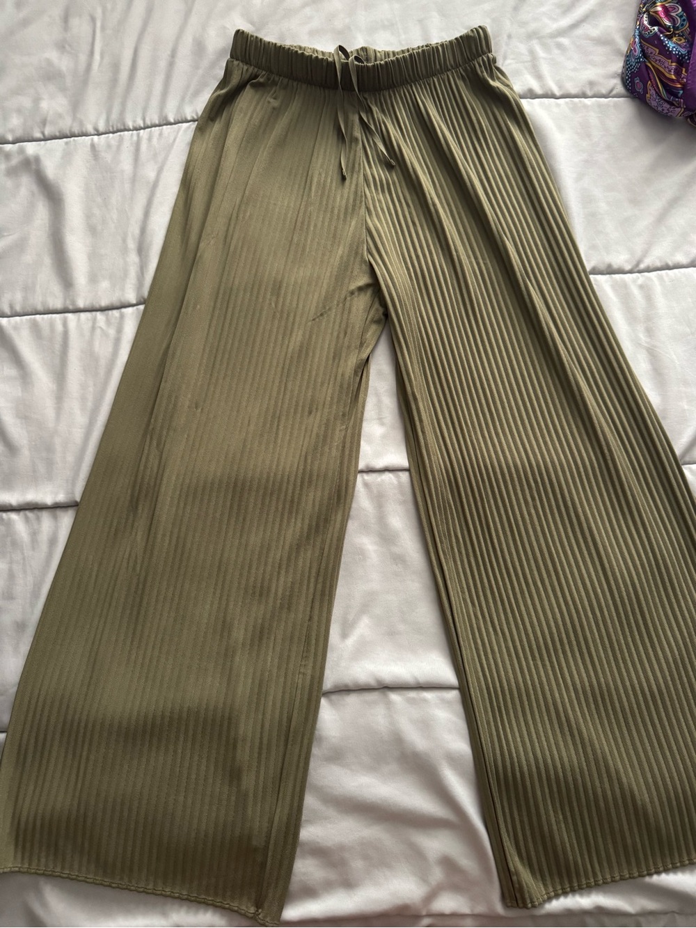Uniqlo Olive Green Pleated Silk Blend Wide-Leg Pants